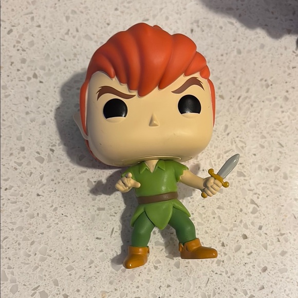 Peter Pan and Captain Hook Figures - Picture 2 of 5